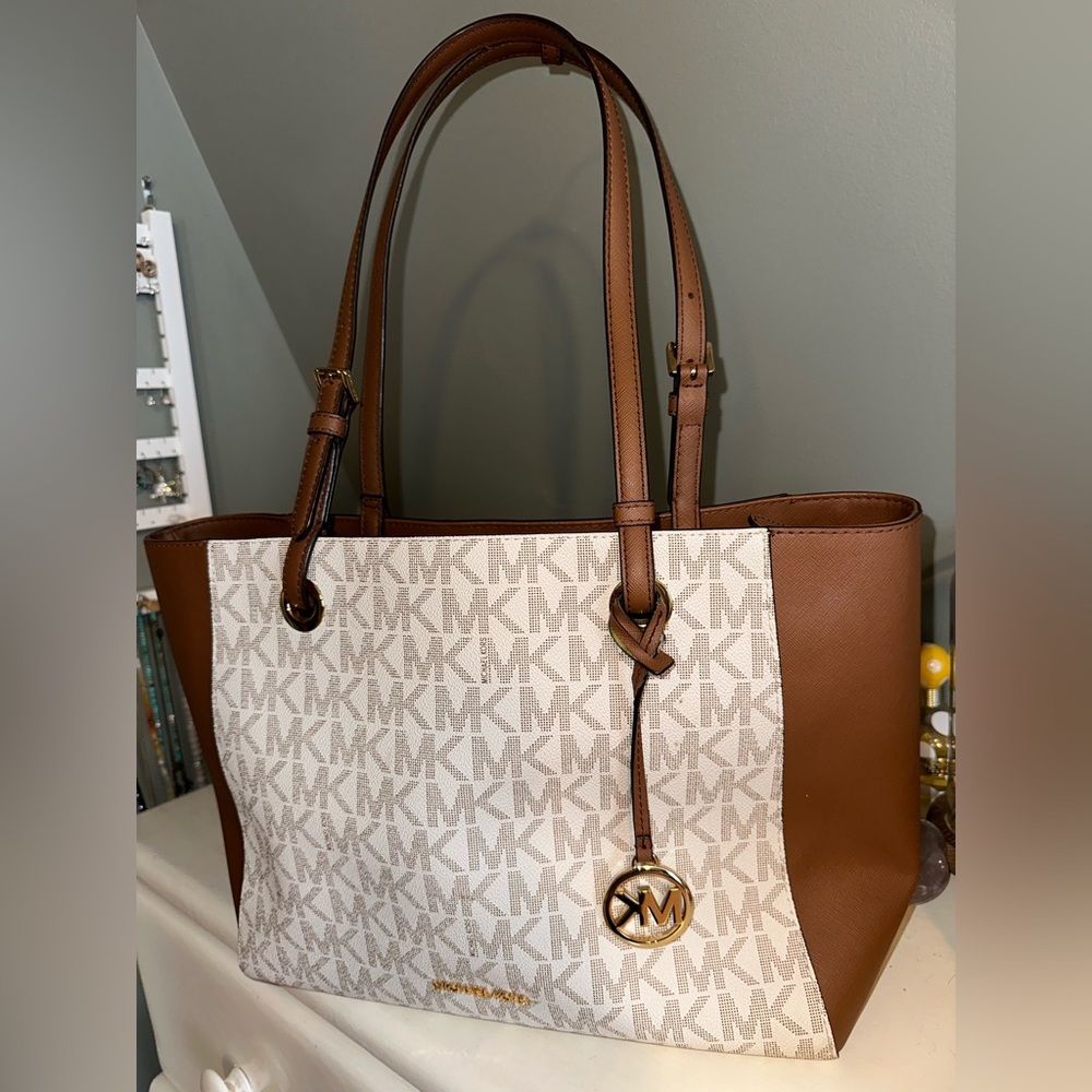 Voyager Medium Logo Tote Bag